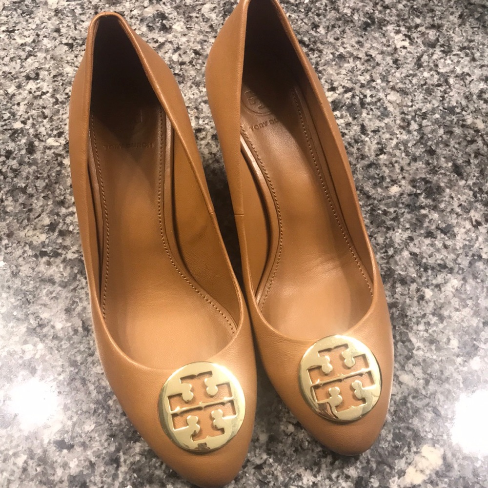 Tory Burch Alice tan wedges